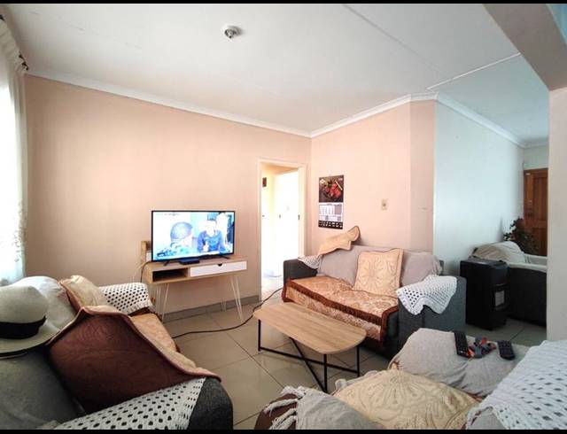 4 BEDROOM HOUSE FOR SALE IN BISLEY